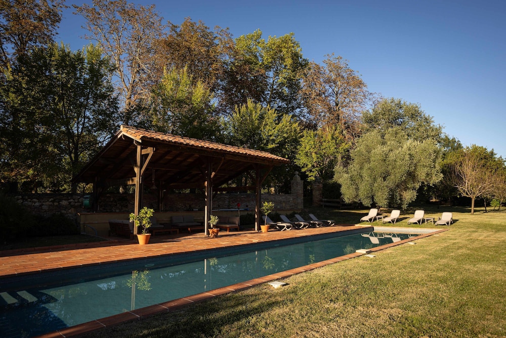 18th Century Ch Teau With Stunning Pool Gardens