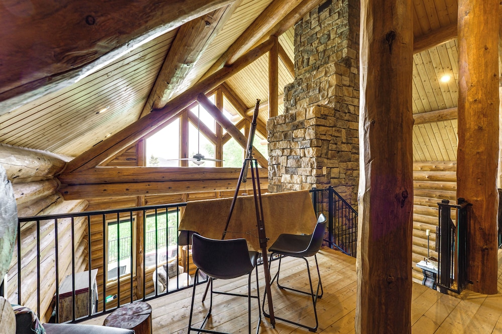 Secluded Angel Fire Retreat: Deck + Stunning View!