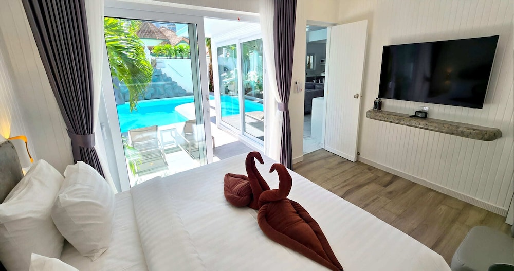 LUMALAND Luxury Pool Villa Pattaya Walking Street