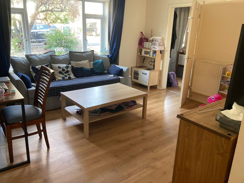 Stunning 3 -bed Semi Detached House in Cambridge view 4