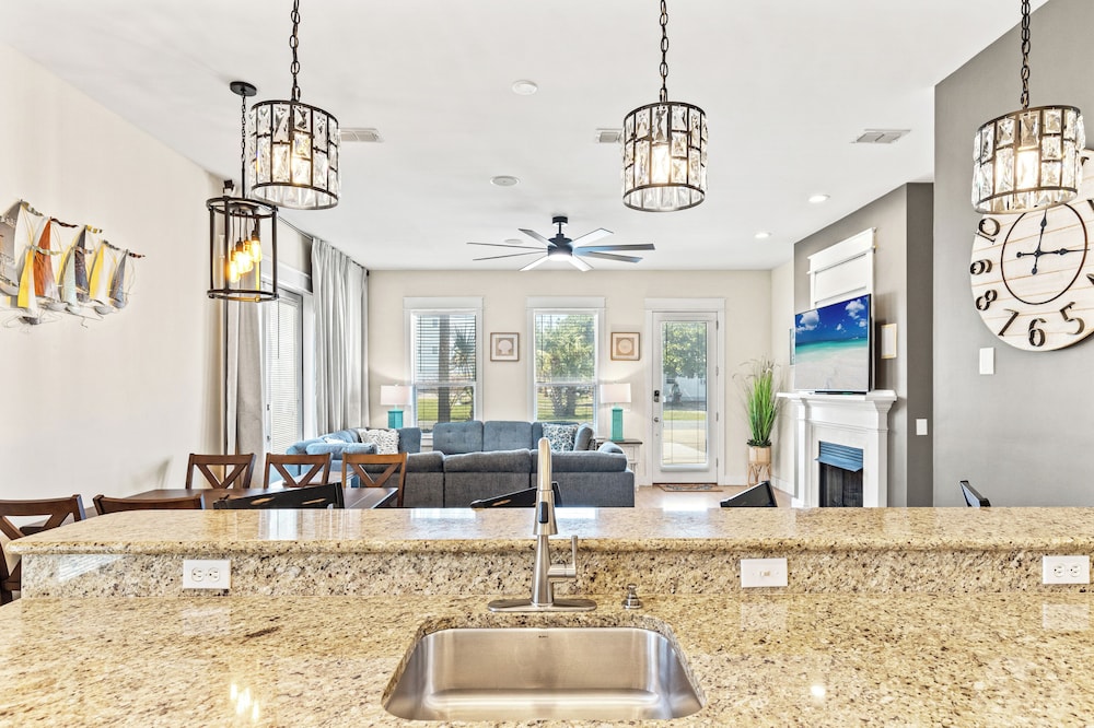 Beach House Spacious 4BR Retreat With Gulf Views & Observation Deck!