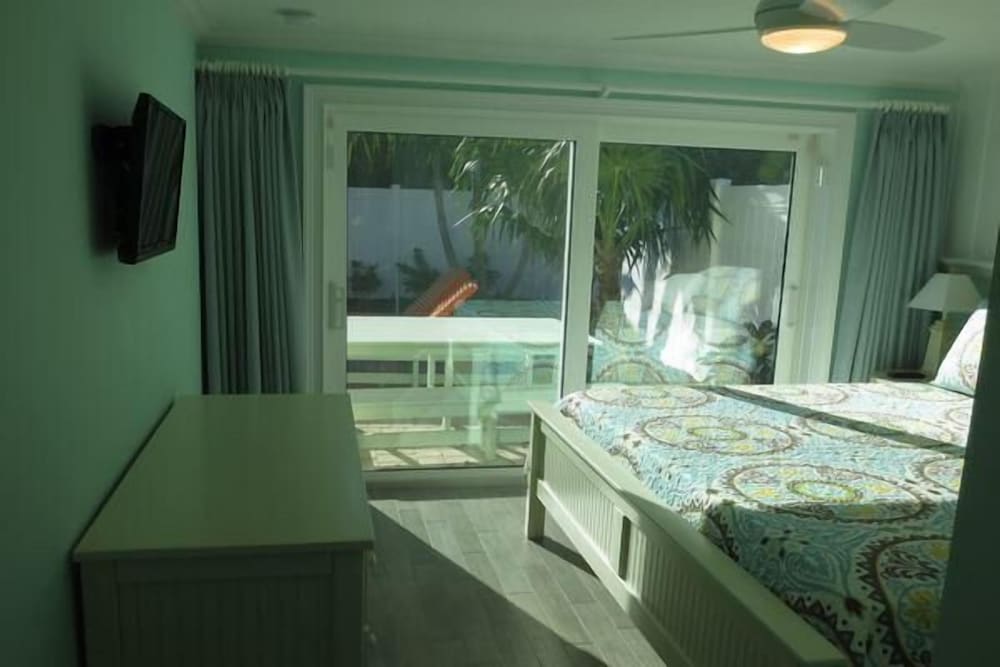 Lizzie Lu's Island Retreat