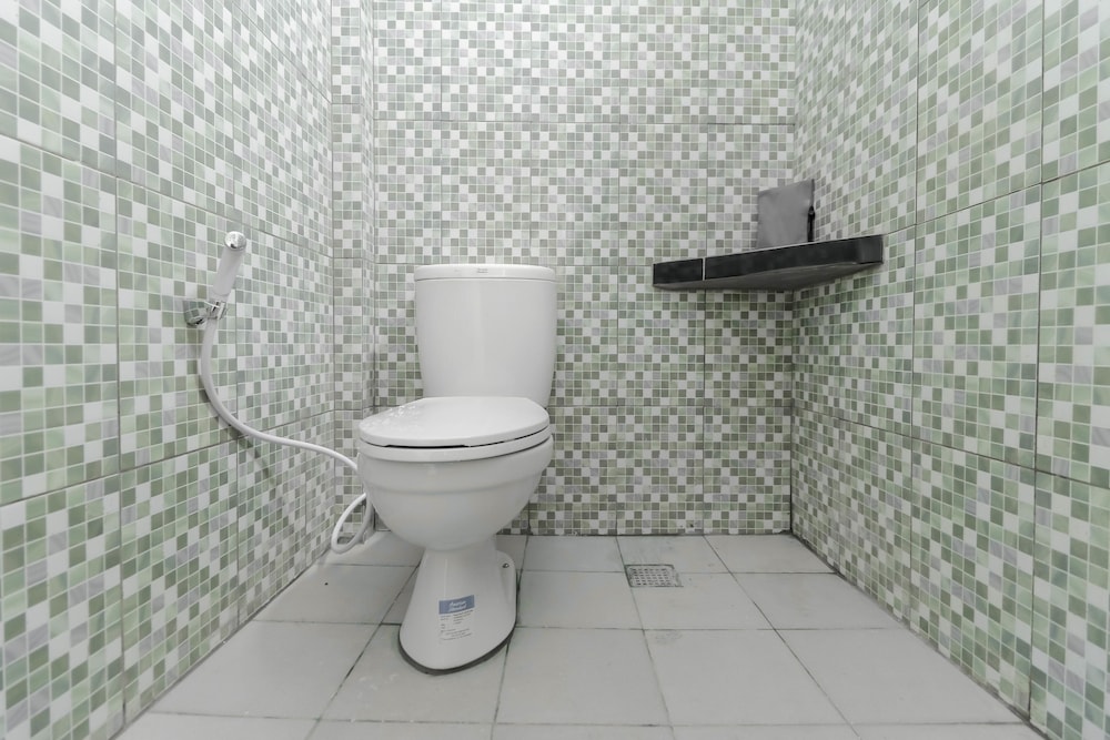 RedDoorz Plus near Palembang Square Mall