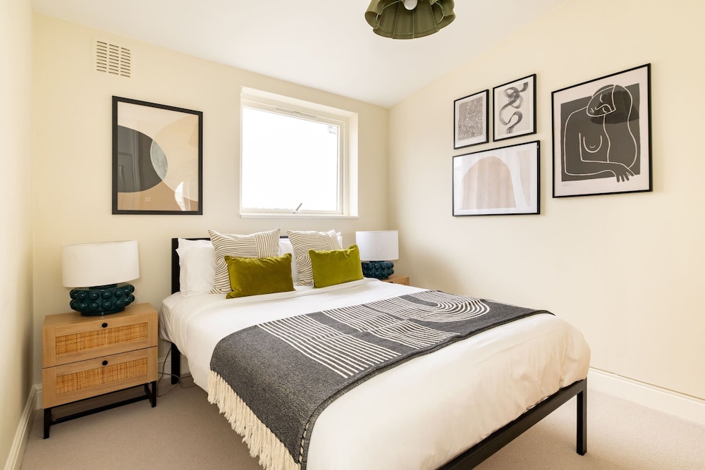 Stylish West Kensington Duplex