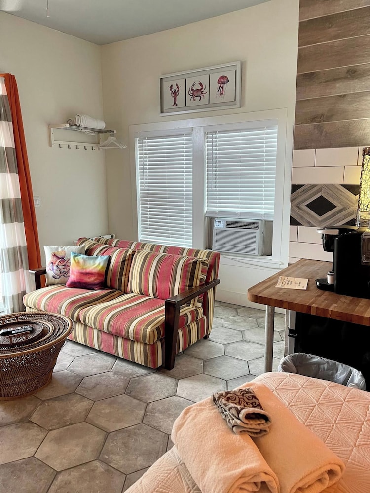 GIPH Sunset Suite Near the Pier
