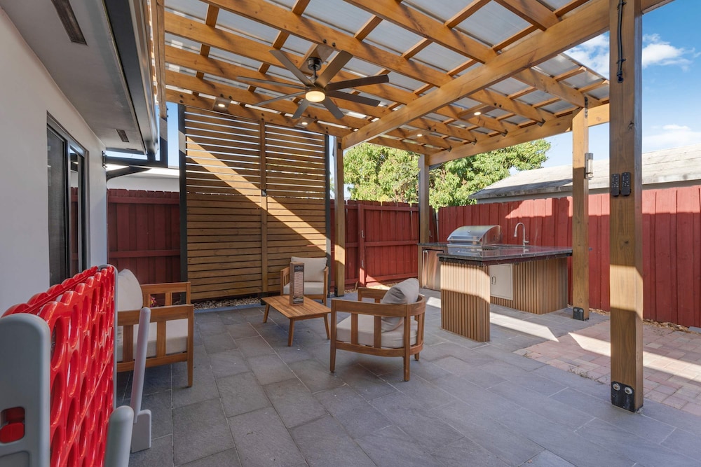Casa Brisa - Stylish BBQ Near Heart of Kendall
