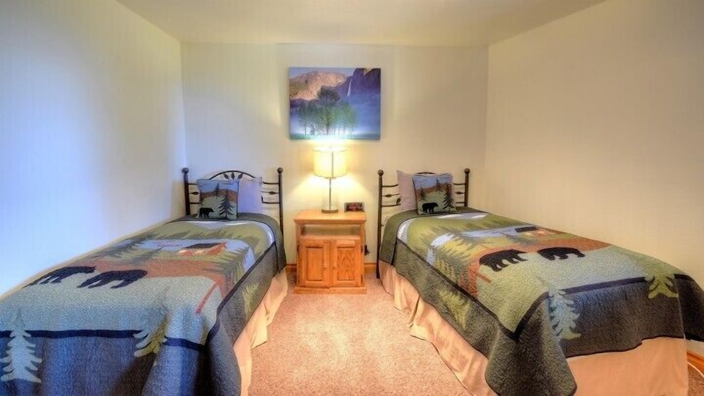 Scenic Wonders Treetops Cabin 2 Bedrooms view 3