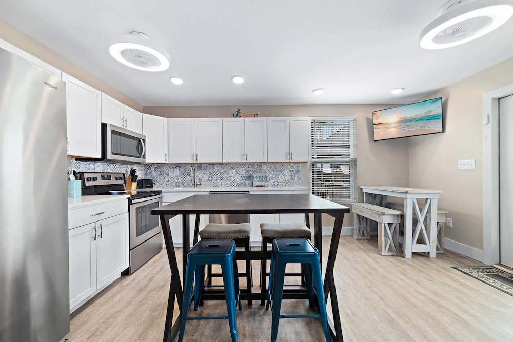 Pipedreams 333 E 4 Bedroom Home
