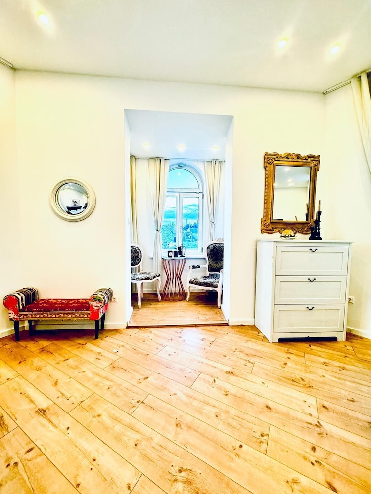 Spacious 3BR Near Kaufpark Alterlaa