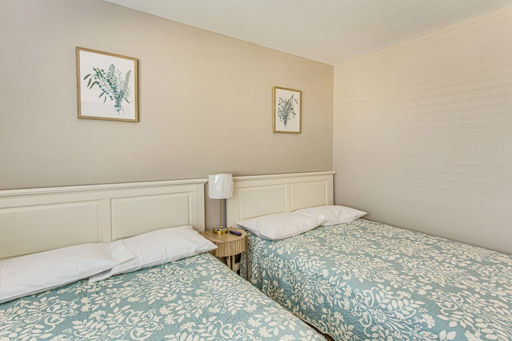 Walk to Ocean: Pool-view Condo in Myrtle Beach!