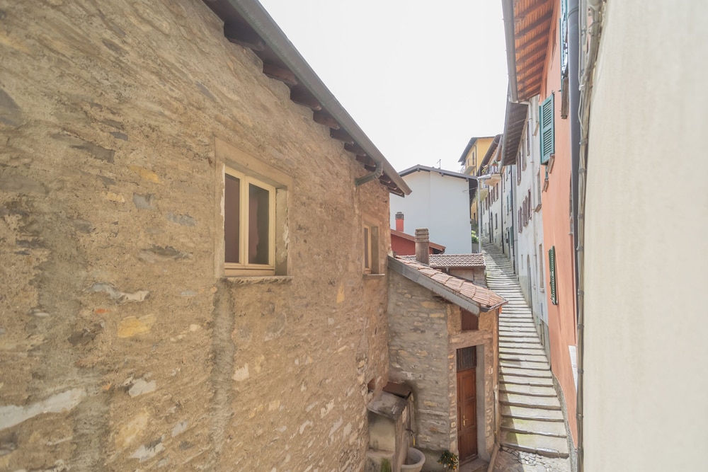 Urio's Castle Suites by Rent all Como