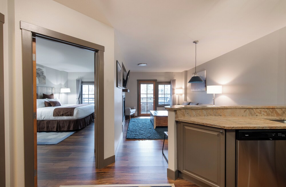 Zephyr Mountain Lodge Condos
