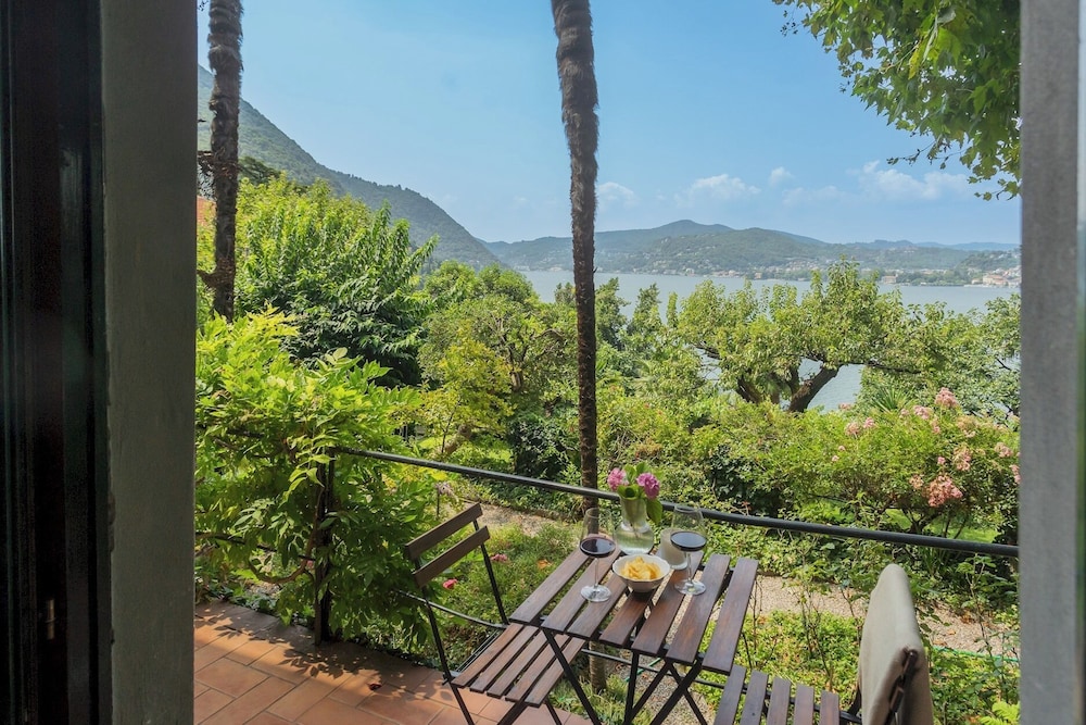 Simon's Apartment With Amazing View by Rent all Como