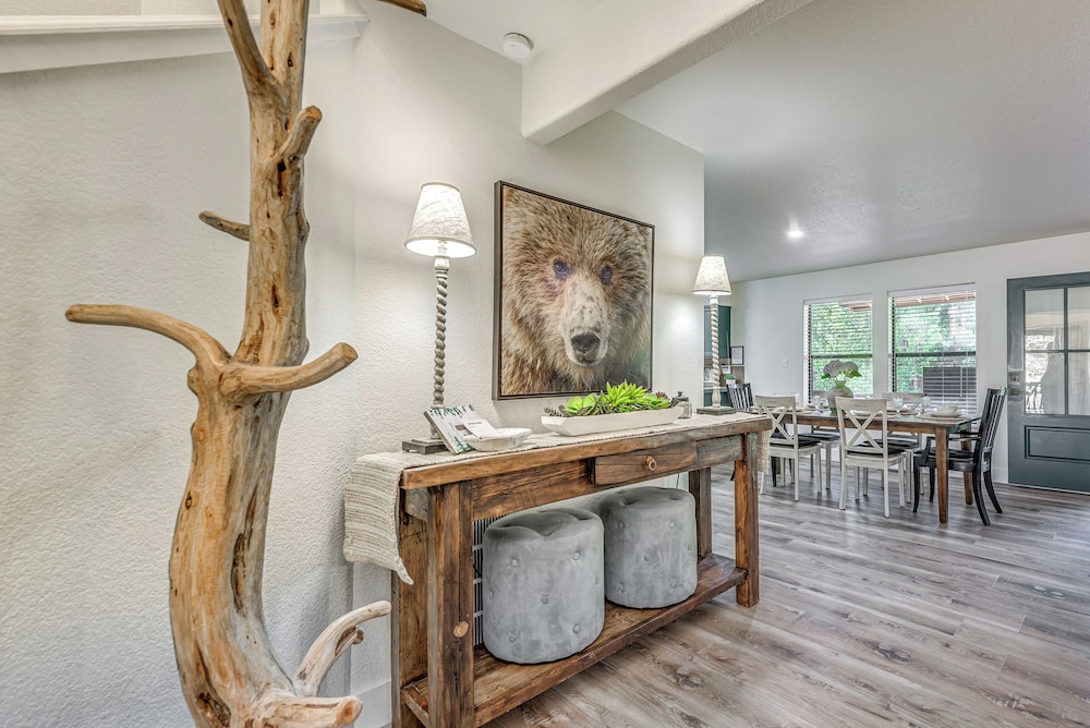 1 Mi to Grindstone Lake: Modern Ruidoso Retreat!
