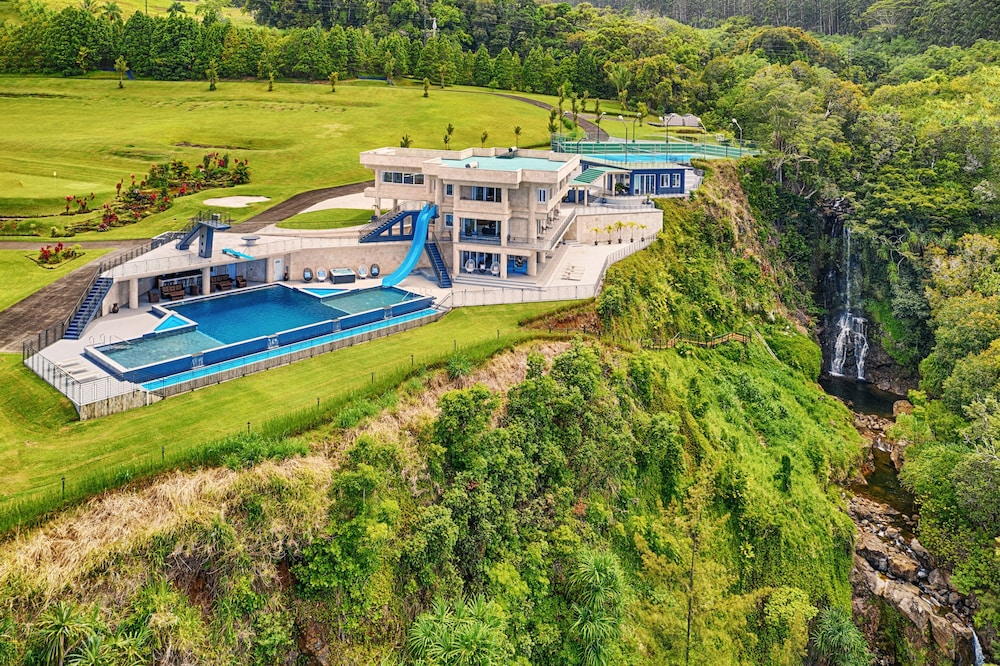 Waterfalling Estate in Ninole