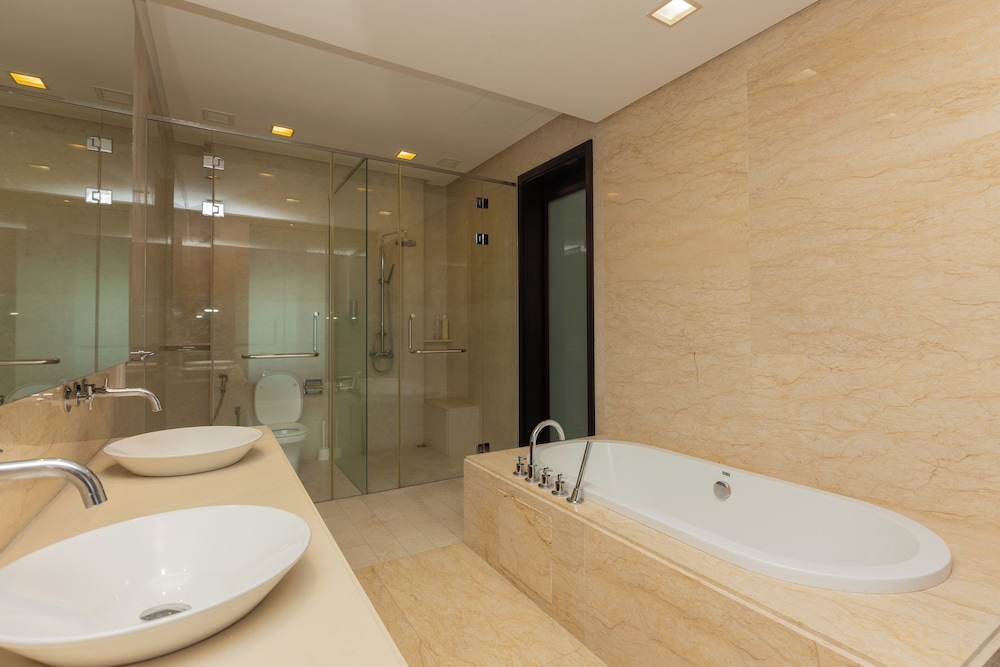 Straits Quay Waterside Suites