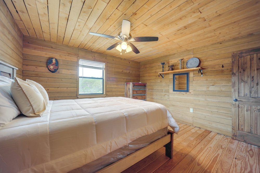 Pet-friendly Hideaway 13 Mi to Leakey