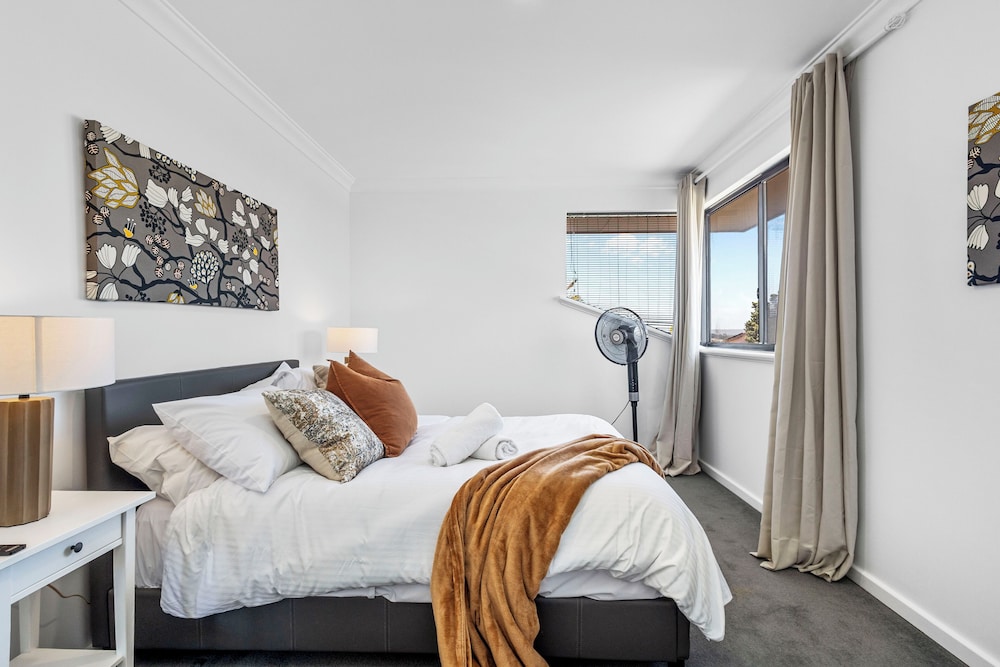 The Monaco Mansion Dianella - Sepal Stay