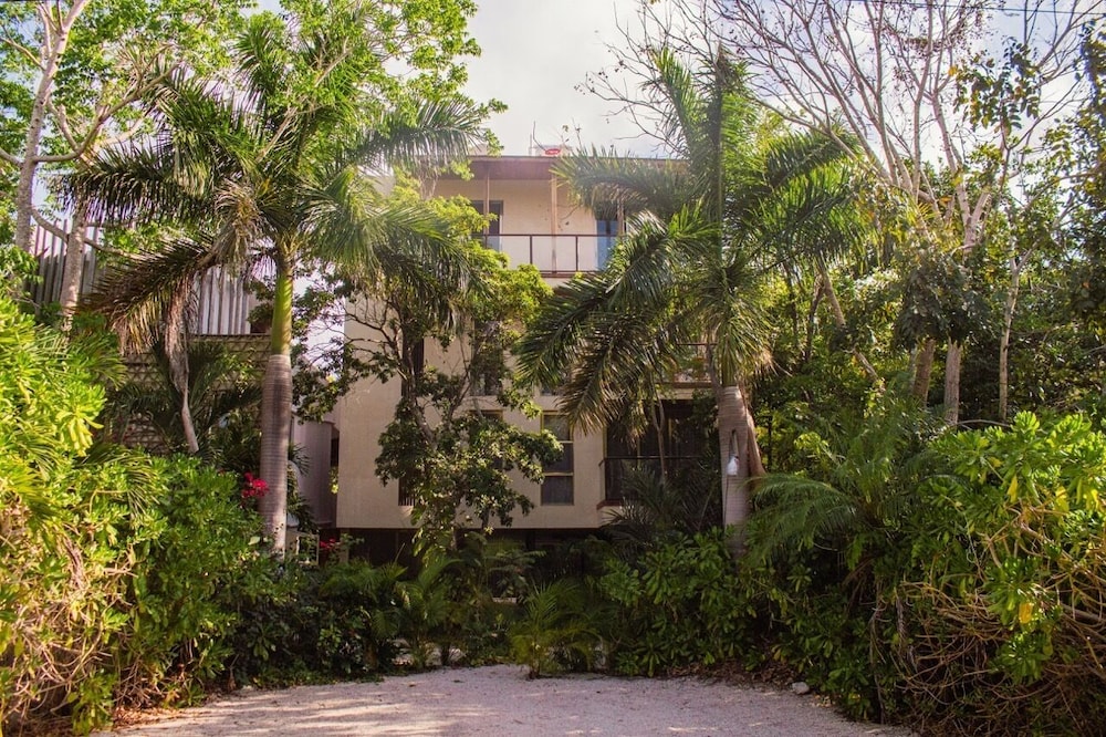 Santuario Apartments