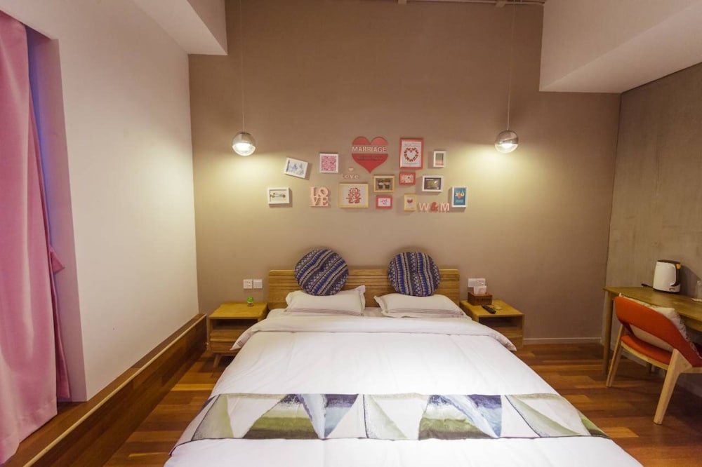 J Trip Youth Hostel