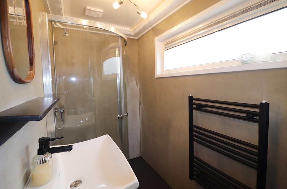 2 Adjacent Houses With Lots of Privacy