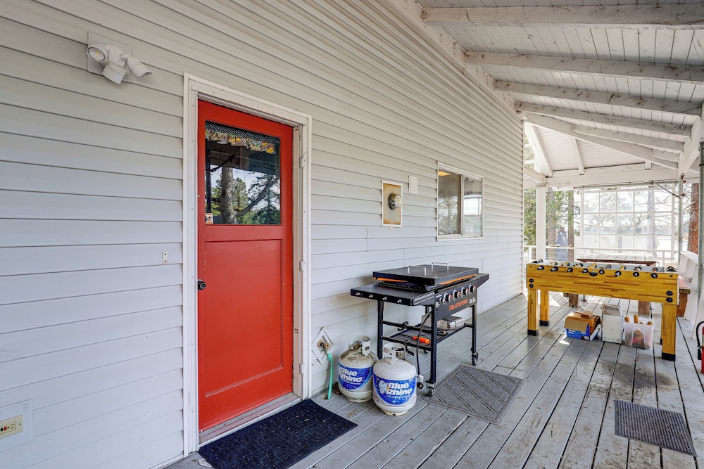 Steps to Pine Hollow Reservoir: Home w/ Fire Pit!
