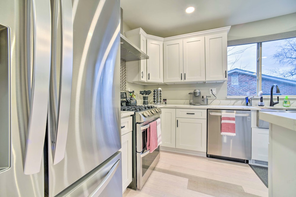 Sunny Clawson Home w/ Yard - Walk to Main St!