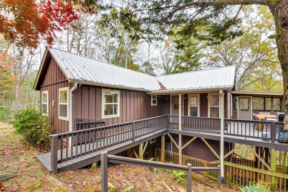 1 Mi to Beach: Lake Rabun Home w/ Carriage House