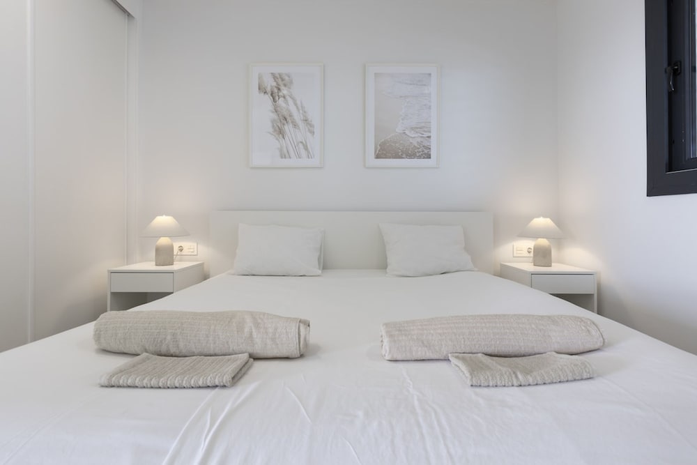 Elegant Luxury Suite With Terrace in Higueron