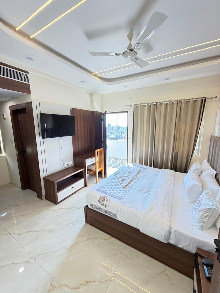 Hotel RK Residency