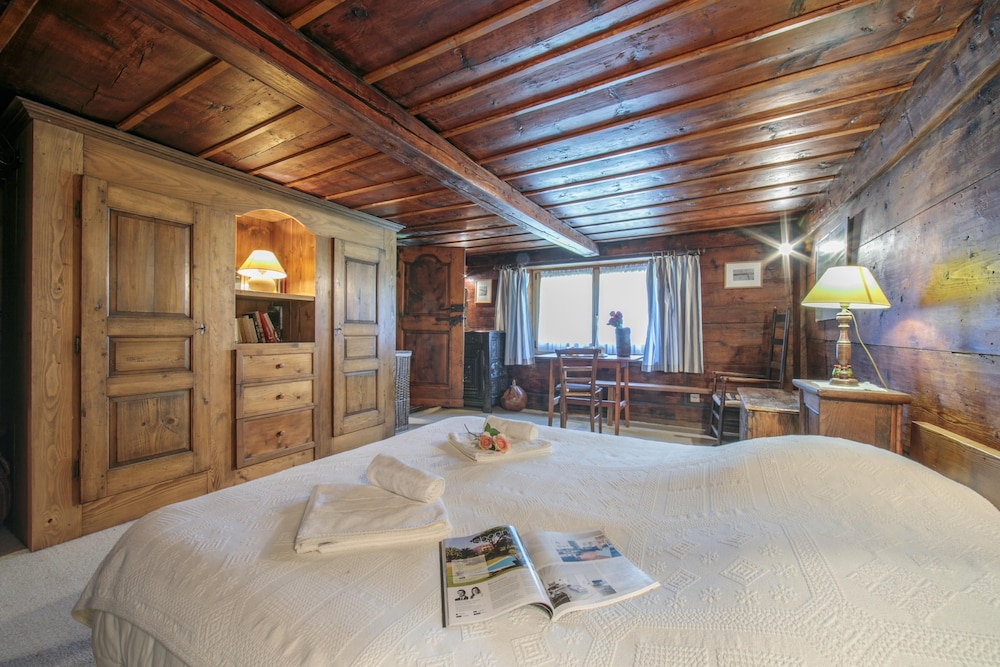 Chalet Du Croz RJ in Le Tour Argenti re