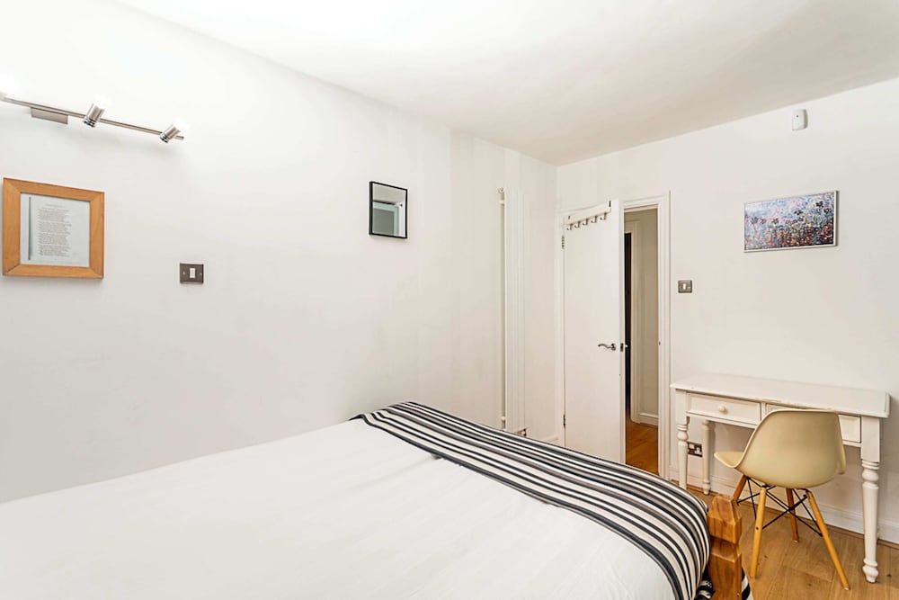Richmond Hill Top Apartment