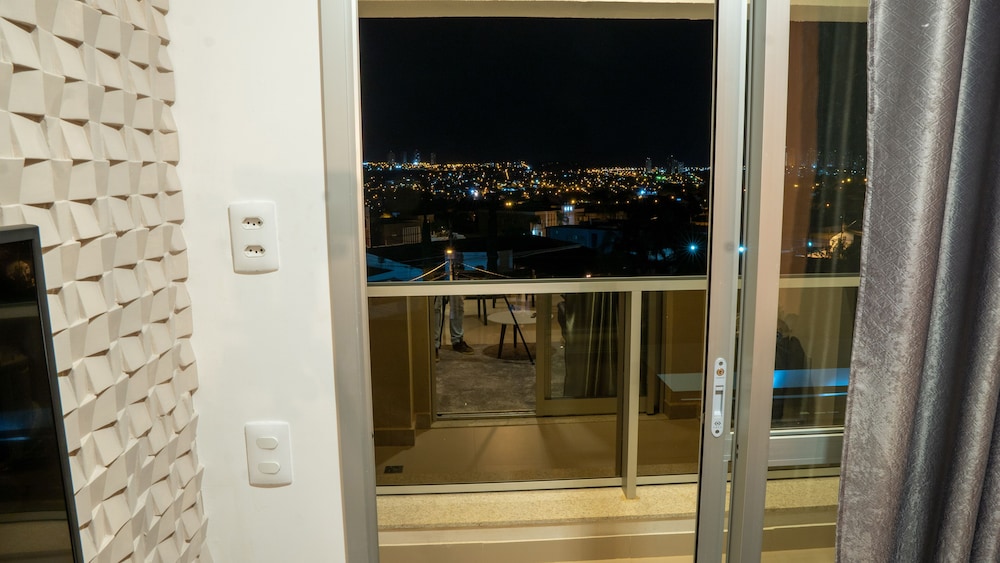 Hotel HUB Flats Luxo - Image 1