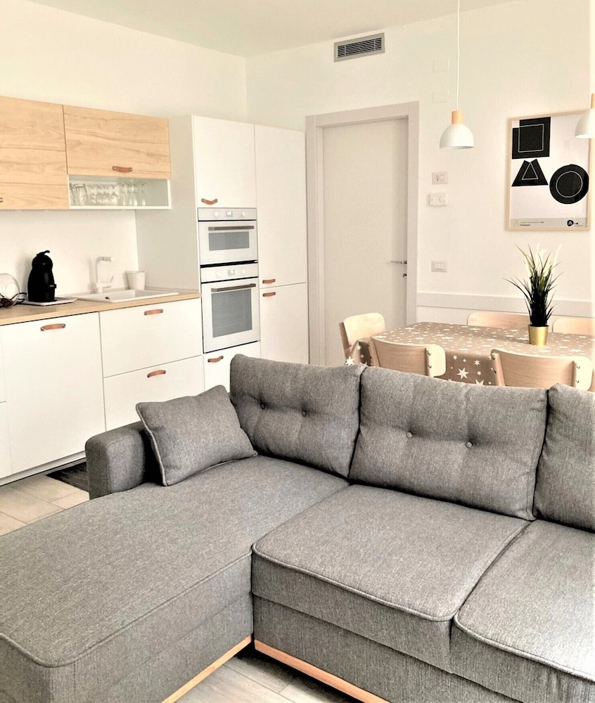 Bright Apartment in via Zurigo 3
