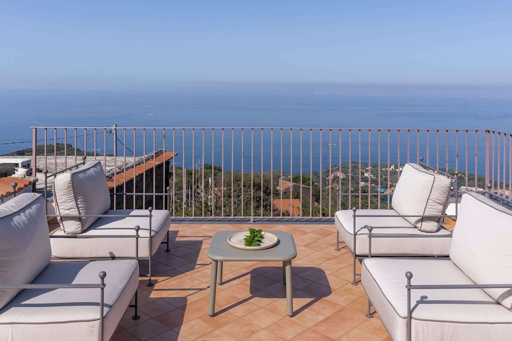 Giulia 1 Villa Apartment Shared Pool Sea Views