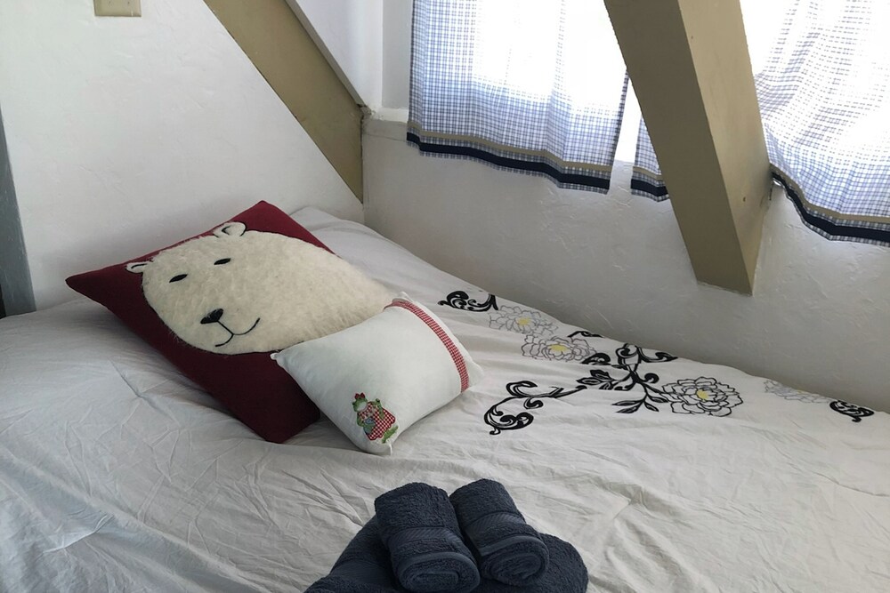 Mountain & Lake View Dog-friendly Retreat