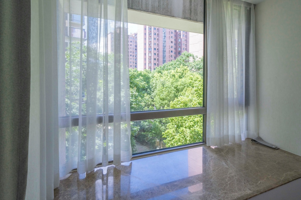 Tyms Morden 3BR 2BA APT Bella Vita