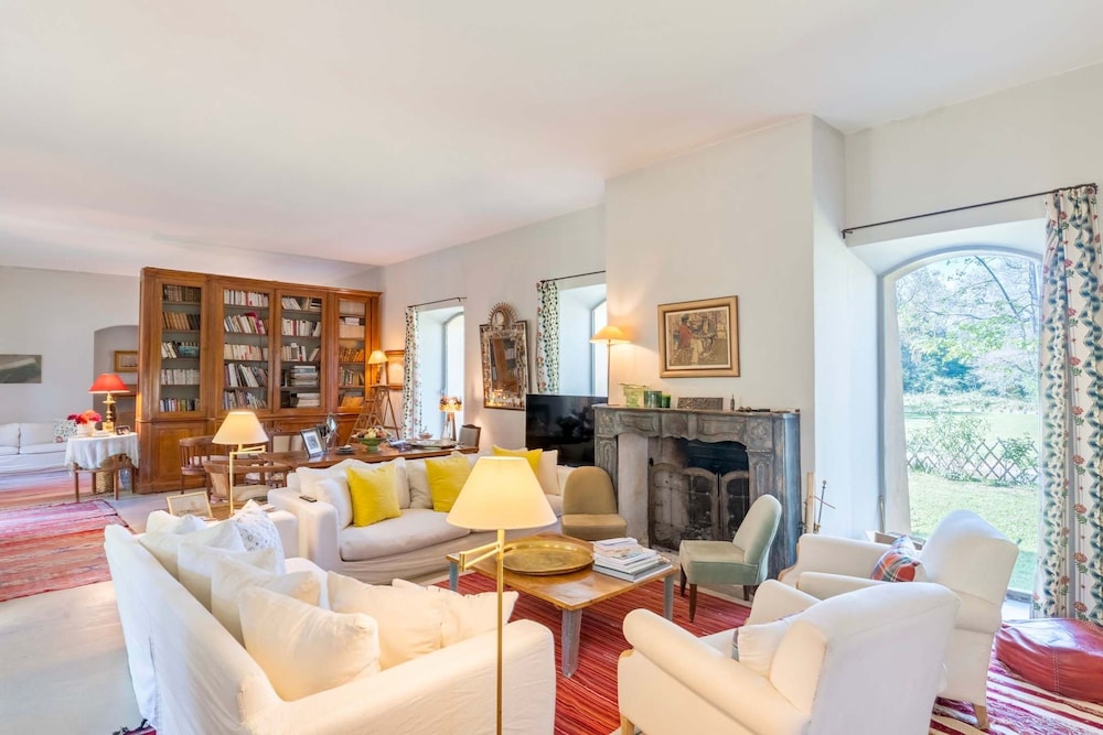 New Bastide Couronne d Aix Luxury in Aix-en-provence A Sophisticated Retreat for Families and Friends