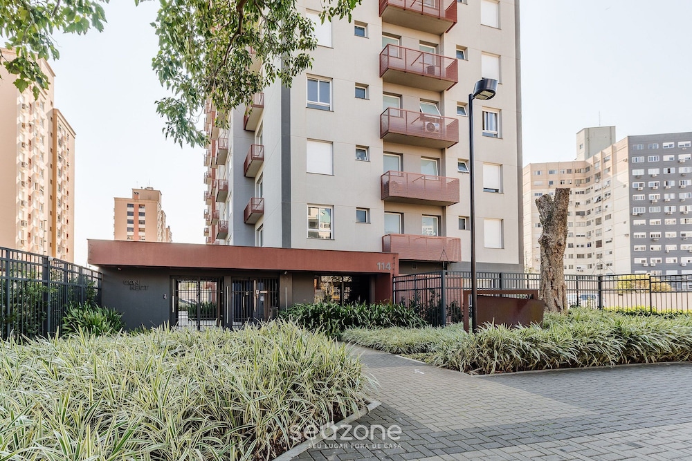 Studio in Building With Pool Con1206