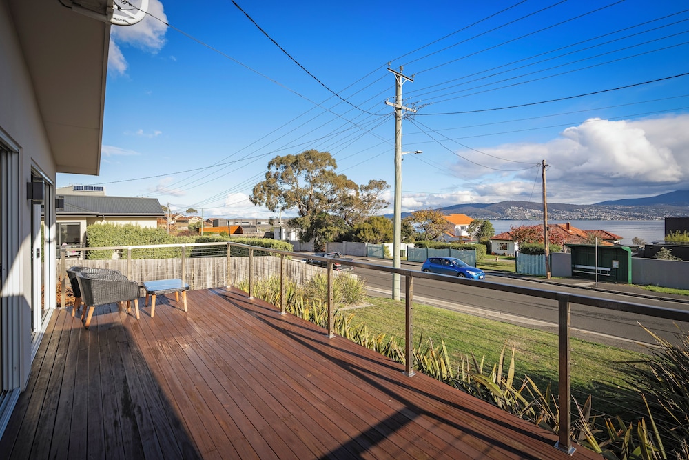 Tranquil Tranmere- City Views- 3 Bedroom
