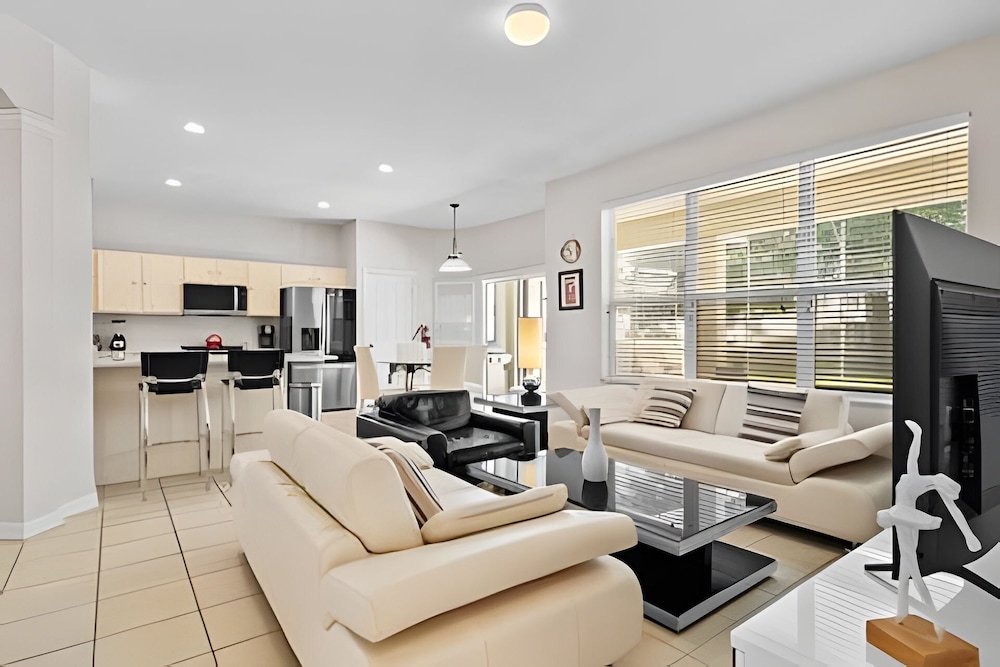 Windsor Hills 5BR 5min to Disney + Pool