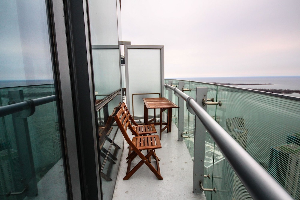 Sarkar Suites - Entertainment District