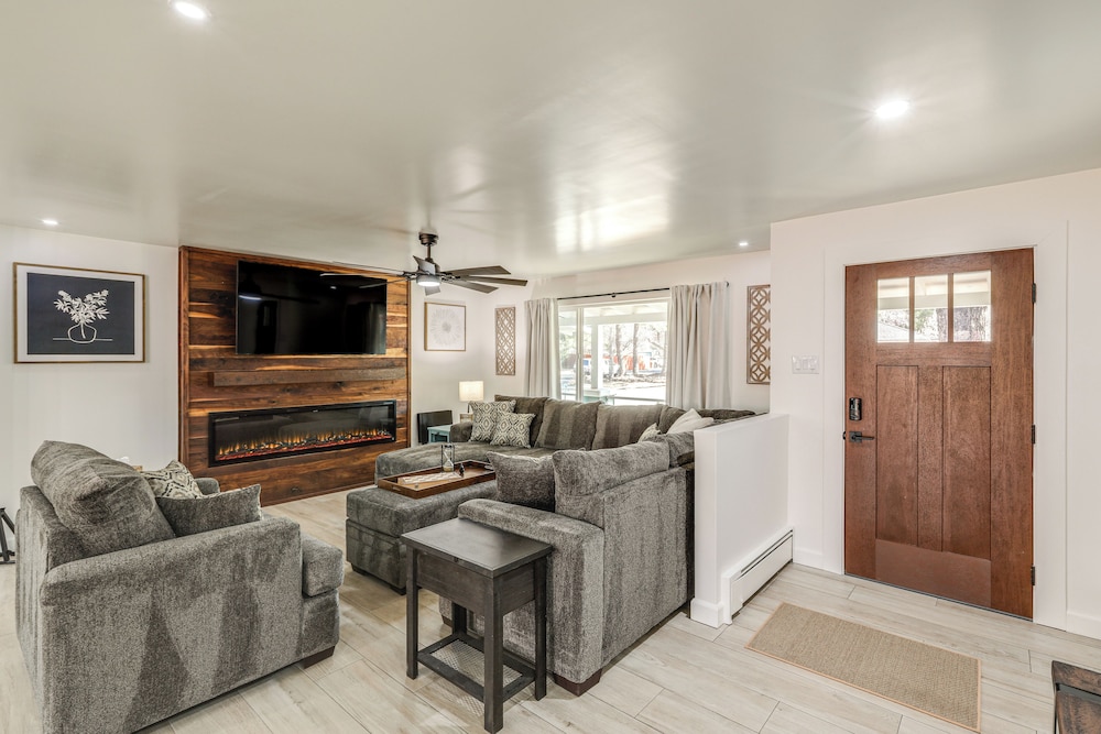 Walk to Dtwn Flagstaff: Home w/ Great Outdoor Area