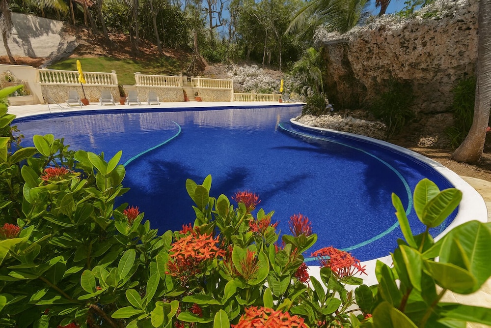 Casa Luminiere- Keyhole Bay #5 3 Bedroom Home
