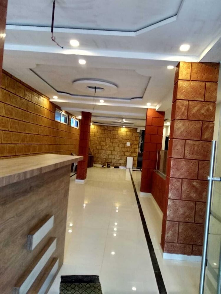 Lobby & Reception
