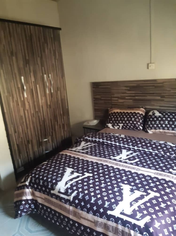 Remarkable 2-bed Apartment in Lagos view 5