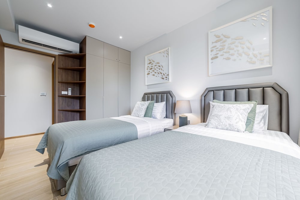 Beachside 2BR 200 m to BangTao beach