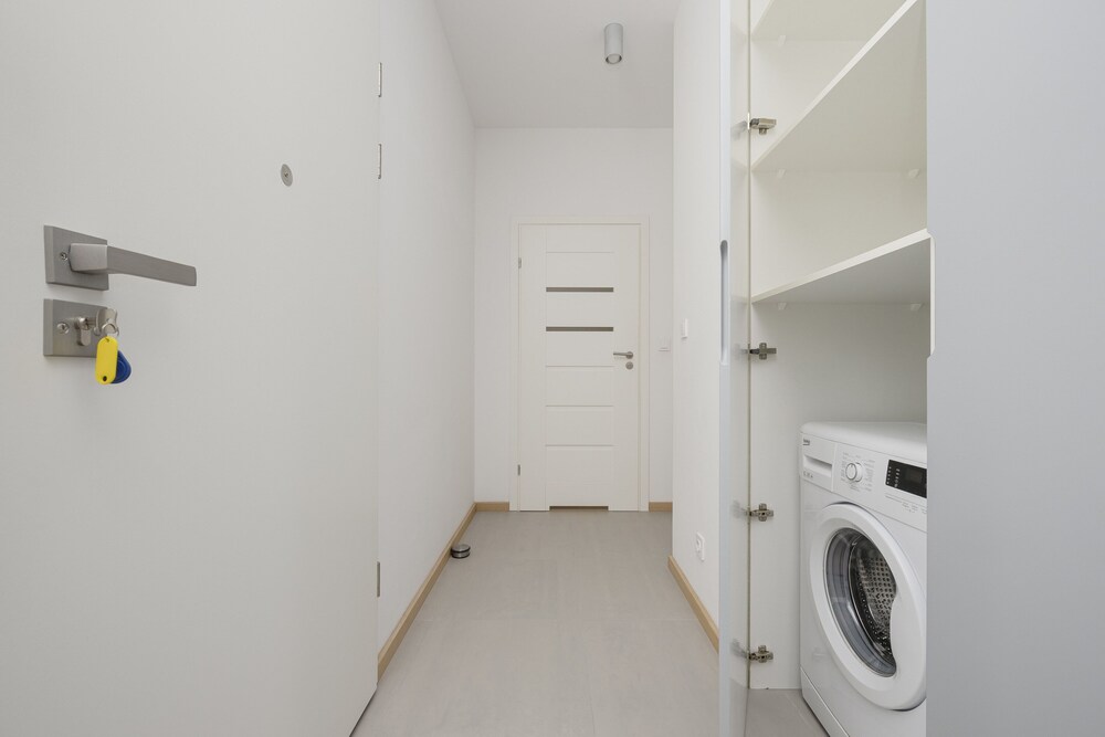 Bobrowiecka Modern Apartment by Renters