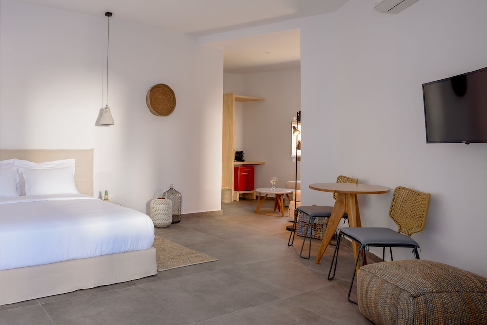 Earino Suites & Villas