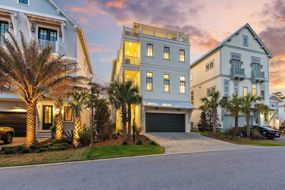 Rooftop Deck w/ Views, Pool, Luxury 5bdr Resorting To Happiness by Avantstay